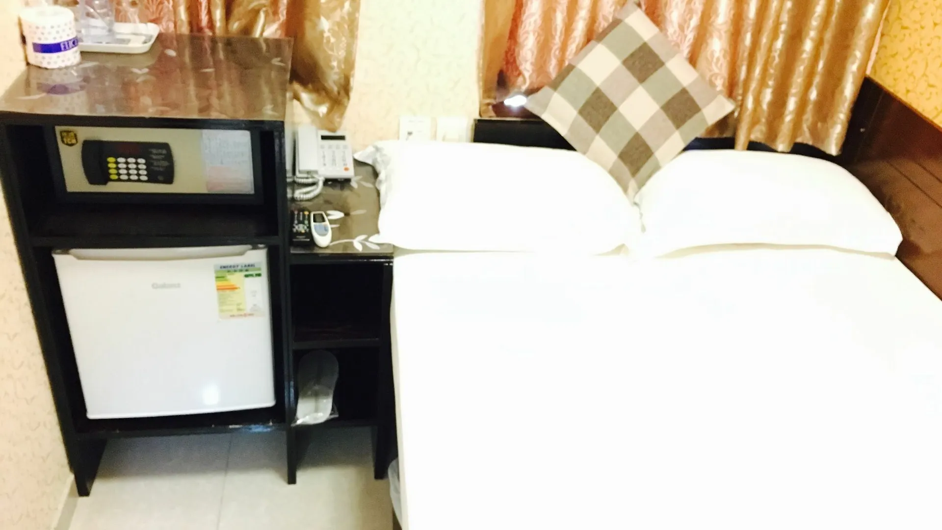 Modern Hotel Hong Kong Guest house