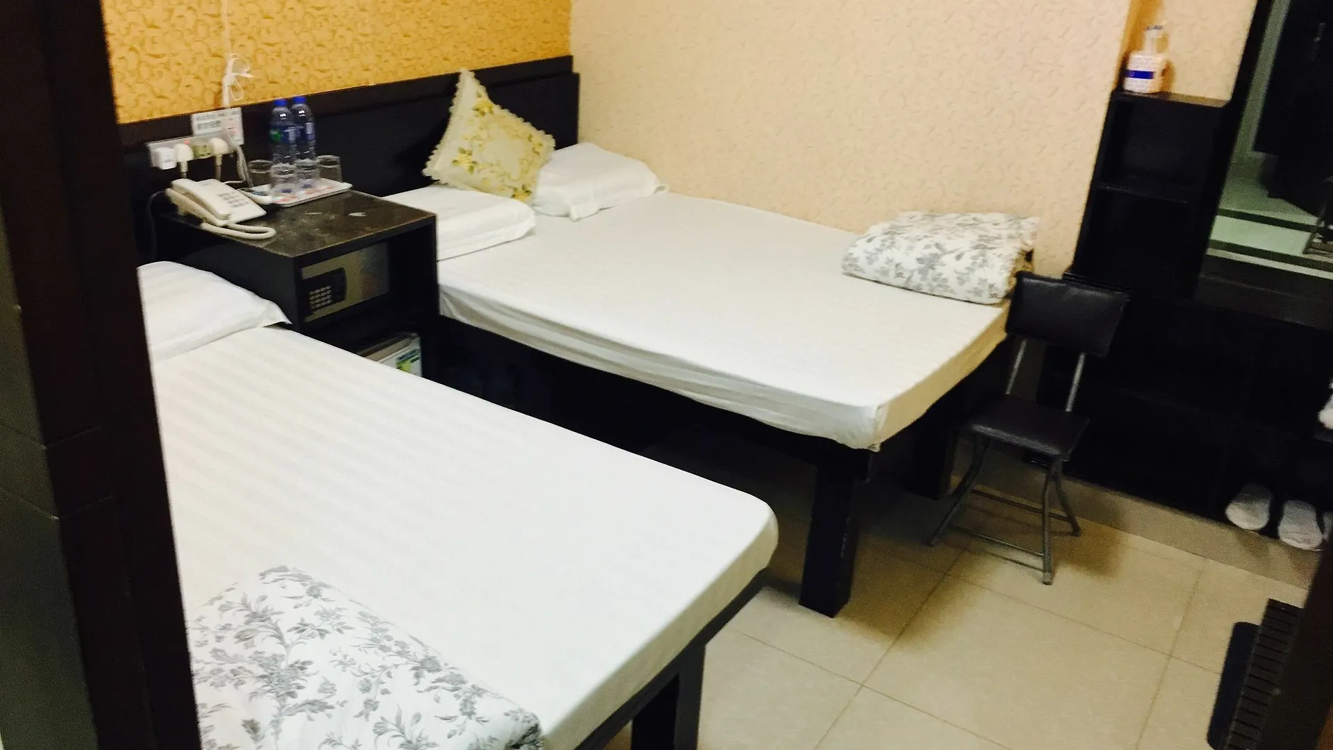 Modern Hotel Hong Kong Guest house