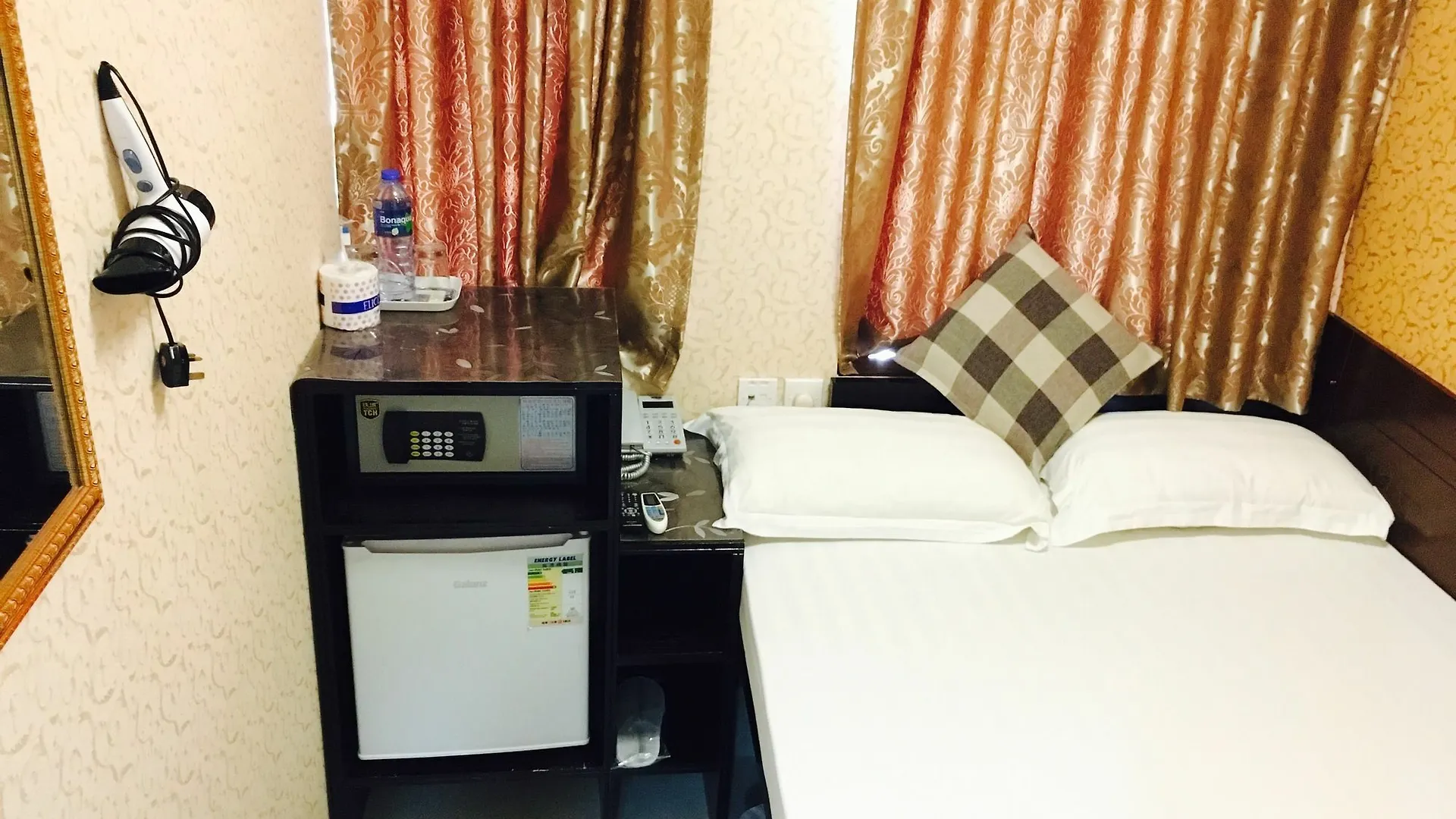 Modern Hotel Hong Kong Guest house